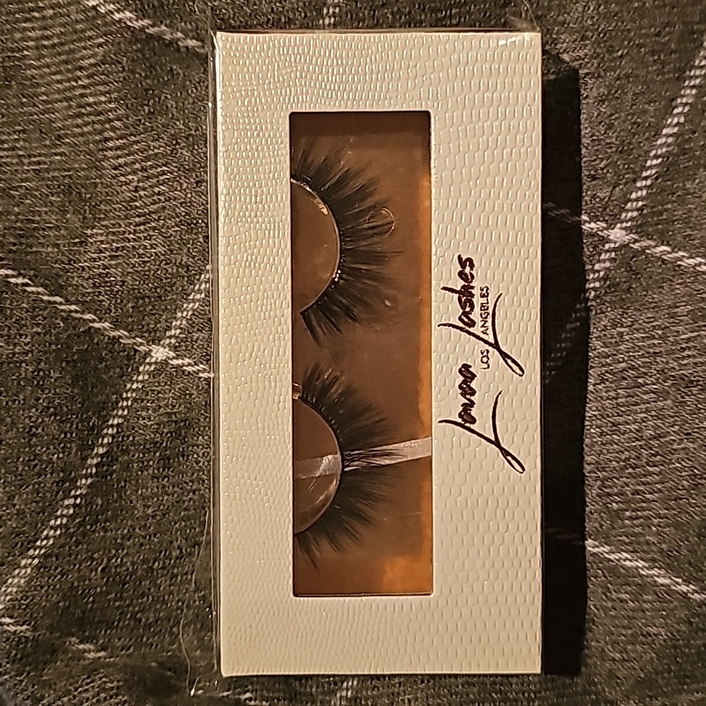 Lavaa Lashes in Charm NEW
